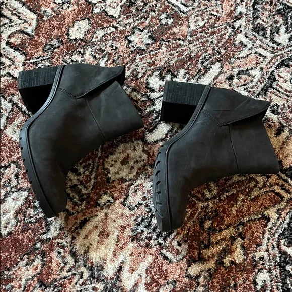 Clark’s Black chunky bootie size 8.5 - Picture 3 of 6